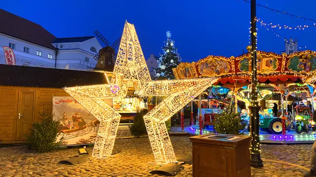 Der leuchtende Stern wird häufig für Selfies genutzt. Foto: Helmut Kuzina