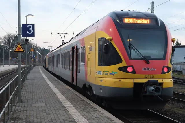 Set dem Fahrplanwechsel wieder auf Gleis 3: Der RE98 in  Stadtallendorf