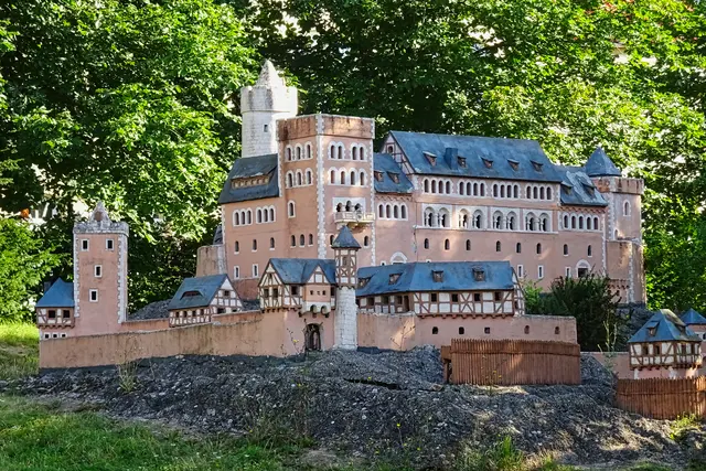 Modell der Burg Anhalt am Schlossparkplatz