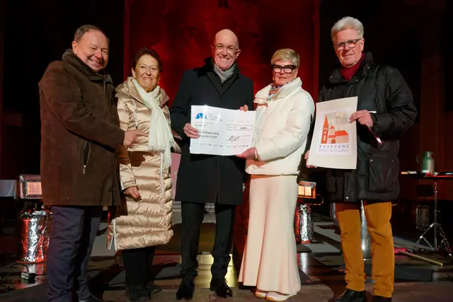 Von links Franz und Martha Reißner, Landrat Klaus Metzber, Anita und Gerd Horseling | Foto: Wilfried Höfl