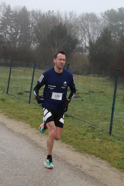 Tobias Gröbl auf dem Weg zu seinem 55. Jedermannslaufsieg