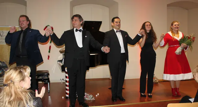 Standing Ovations erhielten die Künstler (v. l.) Daniel Schliewa, Stellario Fagone, Marcello Mejía-Mejía , Marie Meir und Annika Egert bei der Weihnachtsmatinée der Charlotte und Hermann BUHL Stiftung. | Foto: Karolina Wörle