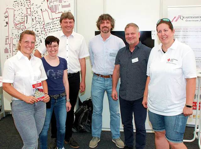 Sozialpädagoge Christoph Stadler (dritter von rechts) und sein Inklusionsteam hoffen auf regen Zuspruch für den neuen Meitinger Spieletreff. | Foto: Peter Heider