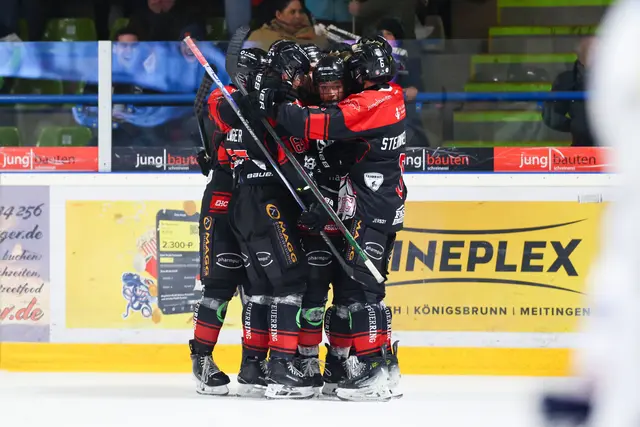 Mit den eigenen Fans im Rücken will der EHC auch die anstehenden Aufgaben erfolgreich bestreiten. | Foto: Dietmar Ziegler