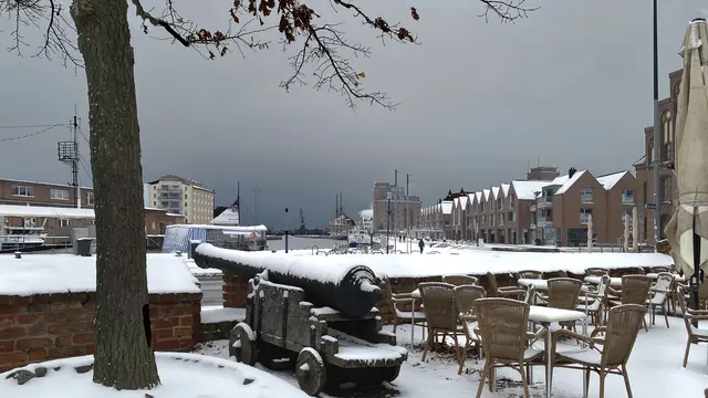 Winterliche Atmosphäre am Hafen genau am 24. November 2025. Foto: Helmut Kuzina