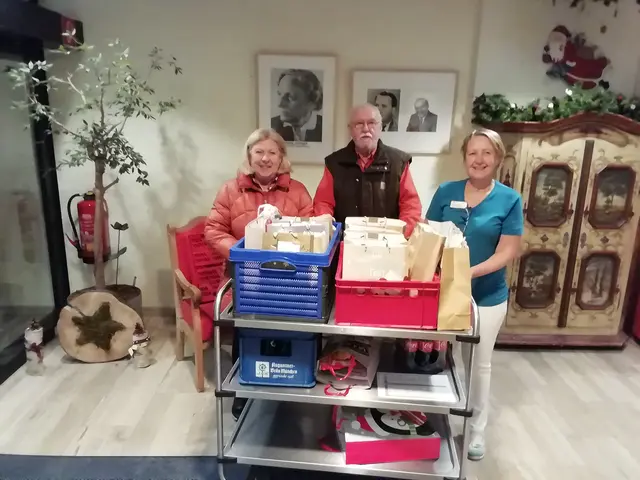 Ingrid und Theo Preischl, AWO Club 60+ sowie Angela Frauscher Leiterin Beratungsteam des AWO Seniorenheim | Foto: Fam. Preischl