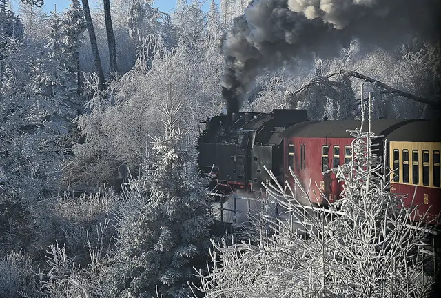 Die historische Brockenbahn dampfte durch eine Winterwunderwelt  