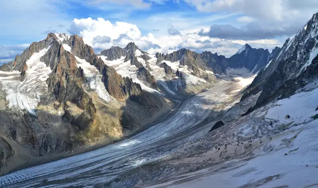 Der Argentiere-Gletscher schiebt sich, von prächtigen Bergkulissen umgeben, zu Tal. | Foto: Markus Wolter