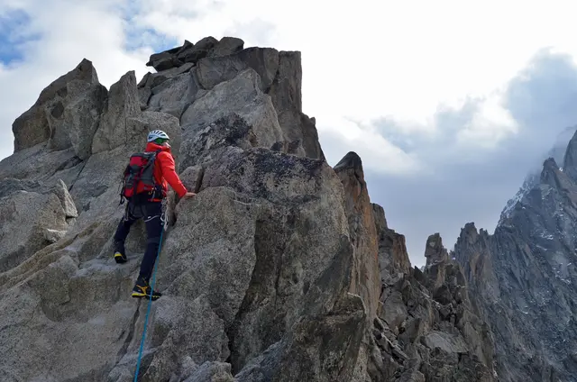Das ist abenteuerlich, auch wegen der Tiefblicke zu beiden Seiten. | Foto: Kurt Wolter