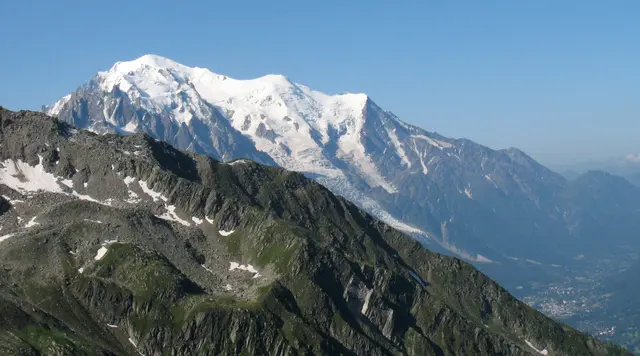 Noch einmal sehen wir uns den Gipfel aus der Ferne an, bevor wir zu einer Tour dort hinauf starten. | Foto: Markus Wolter