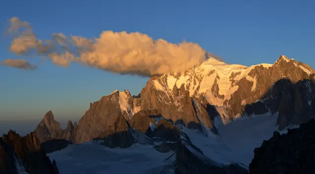Die Mont-Blanc-Gruppe ist in Europa an Großartigkein nicht zu überbieten. Wenn man in ihr unterwegs ist, ergeben sich Eindrücke, die man ein Leben lang nicht vergisst. | Foto: Markus Wolter