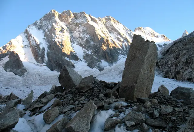 Grandiose Kulissen, wie hier mit der Grand Jorasses, ergeben sich überall. | Foto: Kurt Wolter