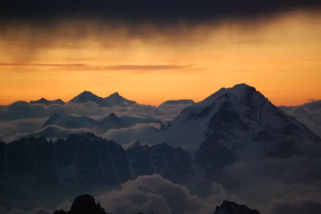 Der Blick von dort oben ist atemberaubend. Die Walliser Alpen liegen uns zu Füßen. | Foto: Markus Wolter