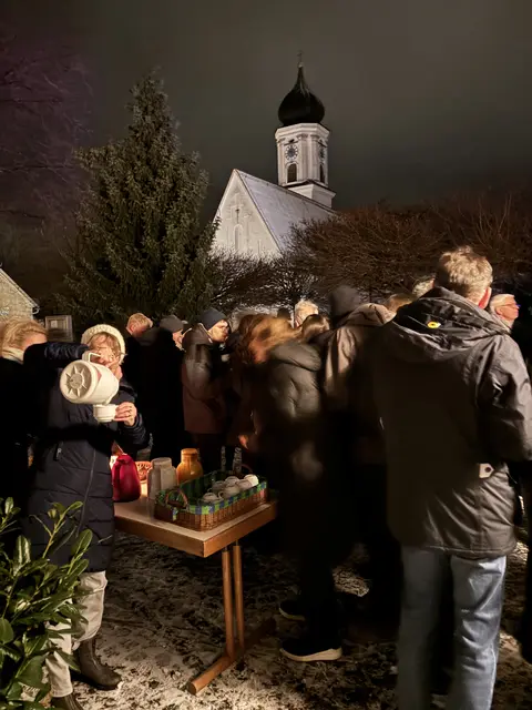 Gemütliches Beisammensein nach der Mette in Oberbernbach