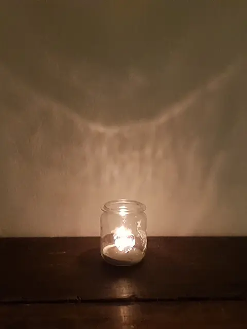 St. Andreas-Kirche Springe, Kerzenlicht taucht den Raum in Wohlfühlatmosphäre (25.12.25)