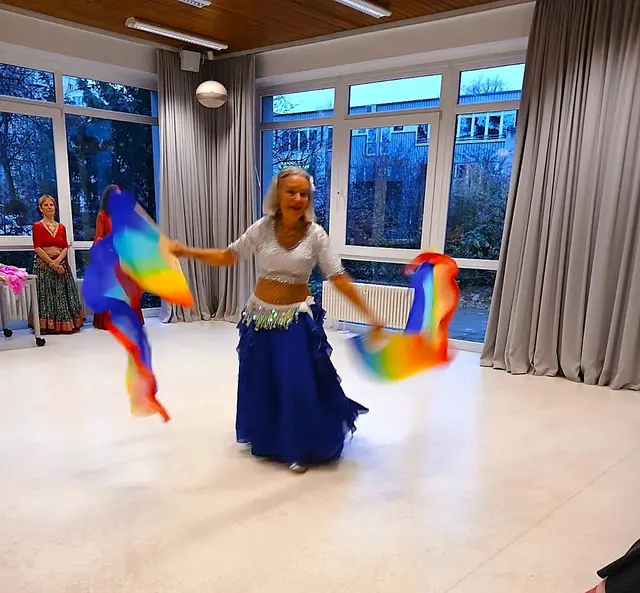 Tanz mit Schleierfächern | Foto: Shima Mahi