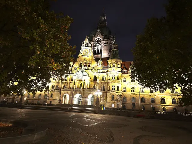 Illuminiertes Rathaus von Hannover | Foto: Shima Mahi