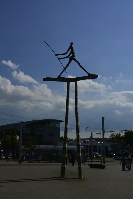 Harlekin, Christoph Reichenbach, Kunstharz, verbleit/Eisen, verzinkt, 1999