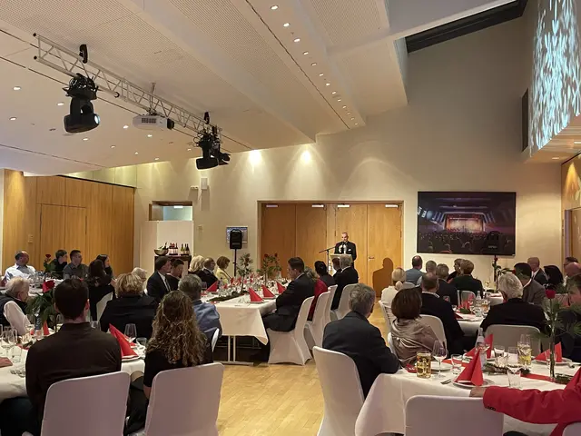 Günzburgs Oberbürgermeister Gerhard Jauernig zog beim Jahresdämmerschoppen die Bilanz der vergangenen sechs Jahre. | Foto: Michael Lindner/ Stadt Günzburg