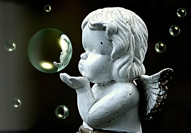 Engel, gesehen am Nordfriedhof Augsburg, Dezember 2025