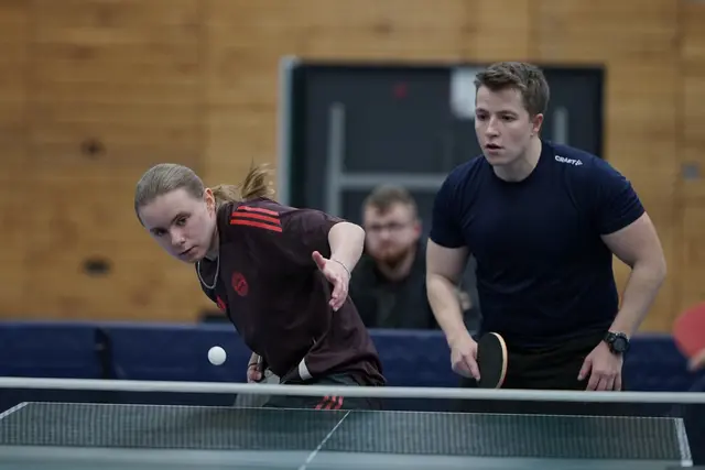 Die Gewinner der Leistungsklasse 1: Anna Ledwoch vom 1. FC Bayern München und Robert Eder vom TTC Garching.   | Foto: Fred Jakobs