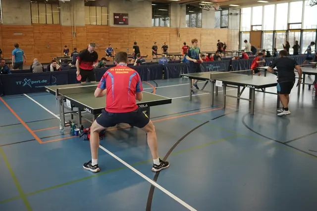 150 Teilnehmer traten vom 28. - 30. Dezember in der Sporthalle der Mittelschule Süd in Königsbrunn an. | Foto: Fred Jakobs