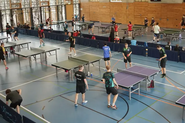 150 Teilnehmer traten vom 28. - 30. Dezember in der Sporthalle der Mittelschule Süd in Königsbrunn an. | Foto: Fred Jakobs