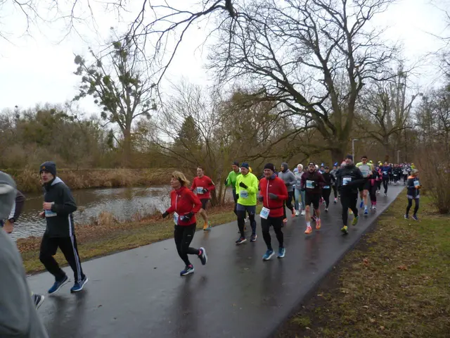 In Laufrichtung rechts: Die Leine. 
