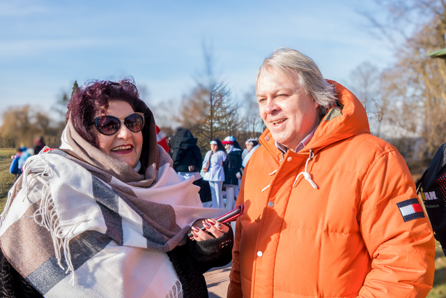 Neujahrs-Anbaden 2026 im Friedberger Baggersee. Veranstalter Jürgen Koppold im Gespräch mit myheimat-Reporterin Sabina Scherer | Foto: FSeventfoto