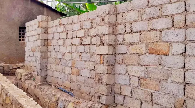 Die Einfriedungsmauer | Foto: Fr. Joseph Sserunjogi