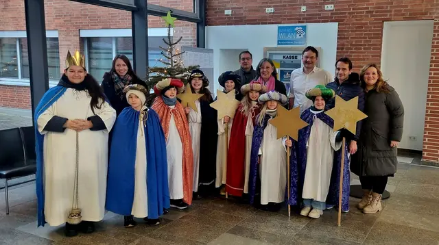 Die Sternsinger besuchten das Landratsamt Günzburg. | Foto: Angela Brenner / Landratsamt Günzburg 