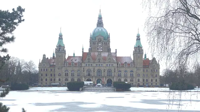 Neues Rathaus von Hannover im Schnee