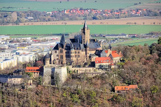 Blick vom Kaiserturm auf das Barockschloss