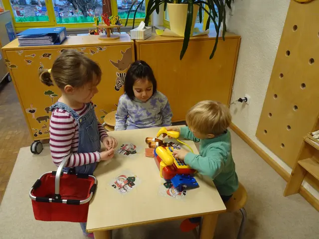 Literacy-Ecken mit Bezug zum Alltag und der Lebenswelten der Kinder geben Sprachanregungen.