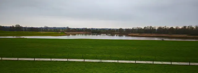 Am Dangaster Siel entlang zum Schöpfwerk Petershörn | Foto: Shima Mahi