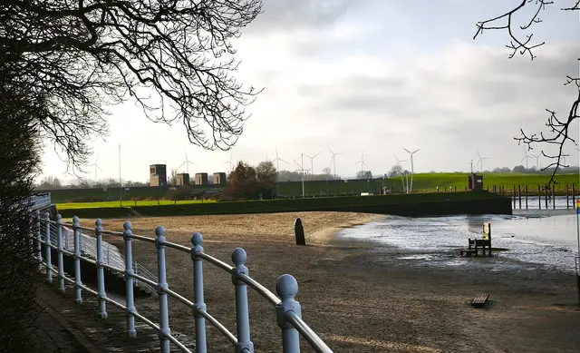 Blick auf das Dangaster Siel mit Schöpfwerk | Foto: Shima Mahi
