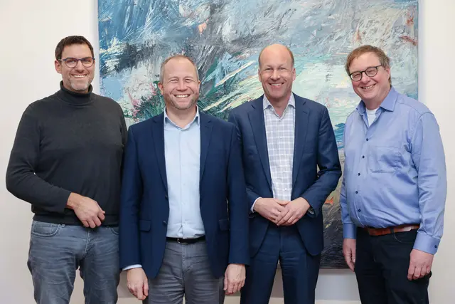  (v. l. n. r.) Kreisrat und Dritter Bürgermeister Christian Weldishofer, Bürgermeister Florian Mair, Landrat Martin Sailer und Zweiter Bürgermeister Dr. Ulrich Fahrner tauschten sich im Landratsamt über den Hochwasserschutz an der Zusam aus.
 | Foto:  Julia Pietsch