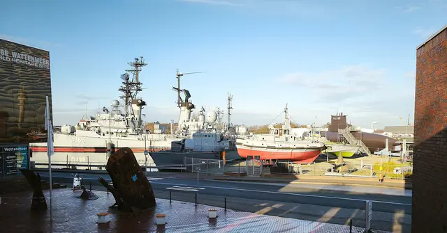 Das Uboot hinten rechts kann auch von Innen besichtigt werden. | Foto: Shima Mahi