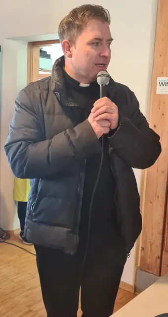 Dekan Kurt Benedikt Susak begrüßt zur Mitgliederversammlung