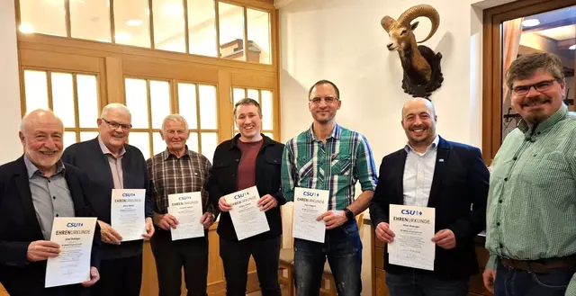 Ehrungen langjähriger Mitglieder beim Nordendorfer CSU – Ortsverband: (von links) Josef Bobinger, Anton Würfel, Friedrich Wetzel, Philipp Schmid, Sven Steppich, Peter Bobinger, Stefan Beck. | Foto: Peter Heider