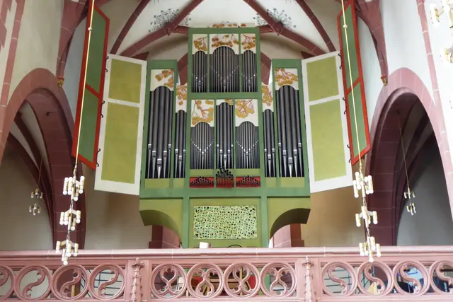 Die Orgel wurde von der Orgelbauwerkstatt Gerald Woehl, Marburg, gebaut und am Sonntag, 21. November 1976 (Christkönigssonntag) eingeweiht.