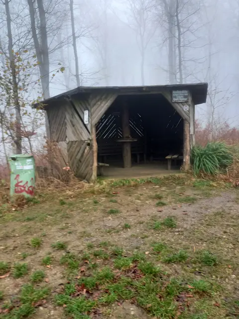 Die alte Bielsteinhütte aus 1965 auf dem Bielstein Deister | Foto: Winfried Gehrke