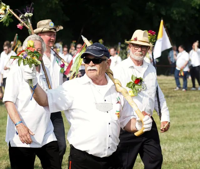 Volkskönig von 2027 Winfried Gehrke (Freischießen 2023) rechts daneben Heinrich Wildhagen ehem. Majestät | Foto: Winfried Gehrke