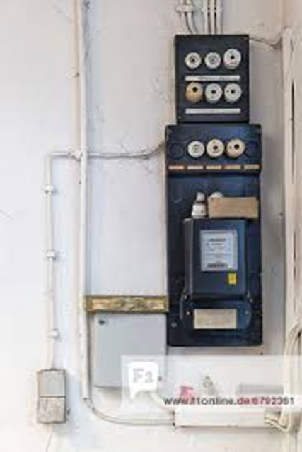 Sicherungs und Stromzählerkasten 1960