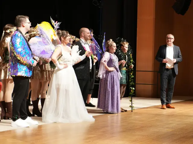 Einen besonderen Akzent setzte die Faschingsgesellschaft Lechana und die Little Magic´s, die unter anderem ihre Prinzenpaare vorstellten. | Foto: Stadt Gersthofen (Kai Schwarz)