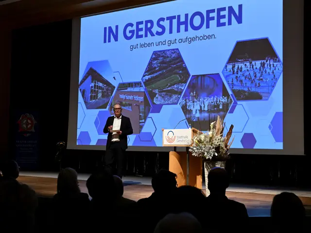 Michael Wörle, Erster Bürgermeister, begrüßte die Gäste und führte beim Bürgerempfang 2026 durch das Programm. | Foto: Marcus Merk