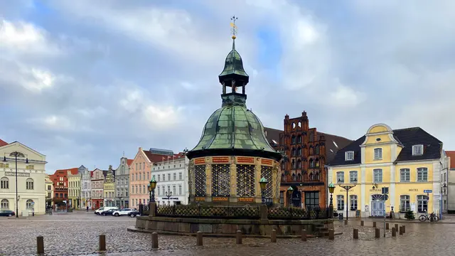 Die ehemalige Brunnenanlage Wasserkunst auf dem Marktplatz. Foto: Helmut Kuzina