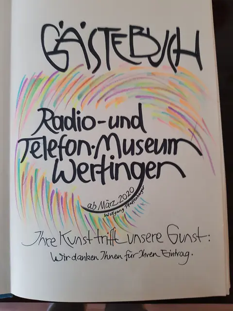 Jeder Besucher soll sich in das Gästebuch eintragen. Diese Titelseite gestaltete Dr. Wolfgang Pfaffenberger.  | Foto: Otto Killensberger