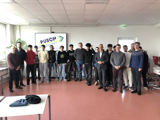 Die PUSCH KLasse und ihre Betreuerinnen und Betreuer | Foto: Arbeit und Bildung