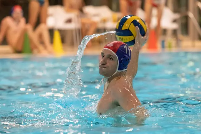Großkampftag am Hohnhorstweg: Die Wasserballer des Lehrter SV (hier Vladislav Stengel) steigen endlich wieder vot heimischem Publikum ins Becken. | Foto: Alexander Placzek